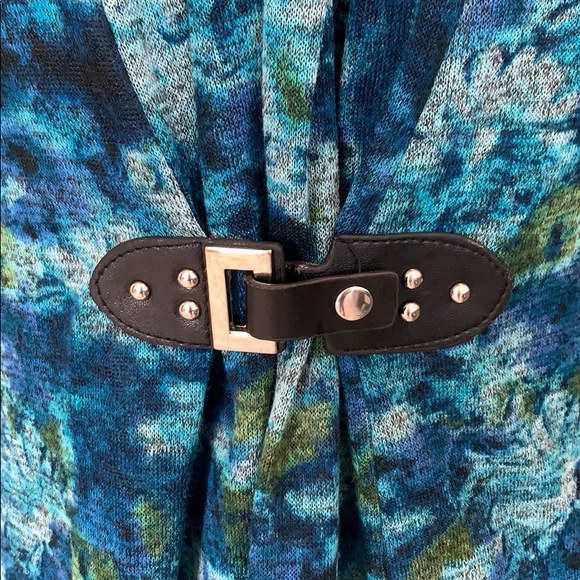 Lightweight Sweater ❤️ - Picture 3 of 4